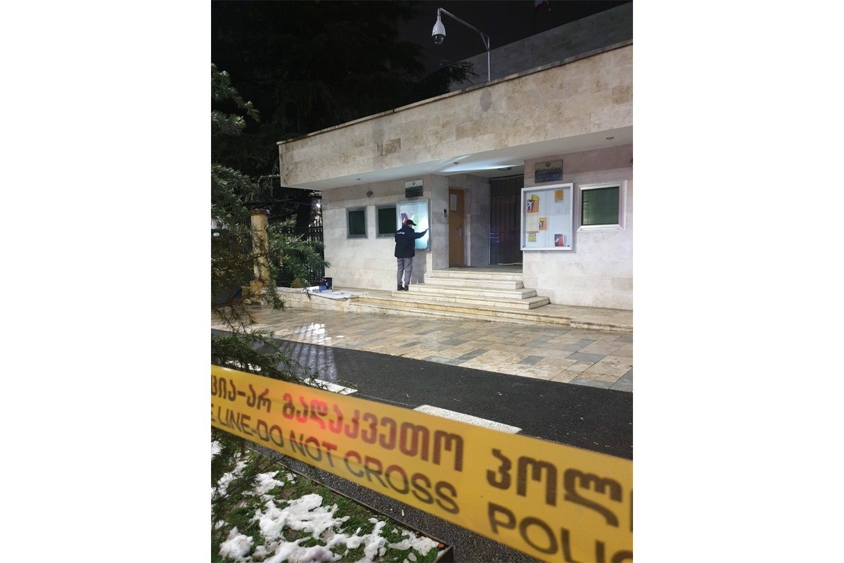 İranın Gürcüstandakı səfirliyinin pəncərəsi sındırıldı