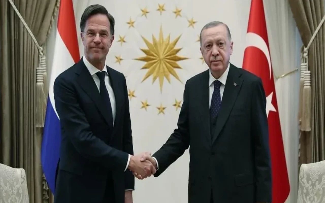 Ərdoğan Mark Rutte ilə regiondakı gərginliyi müzakirə etdi