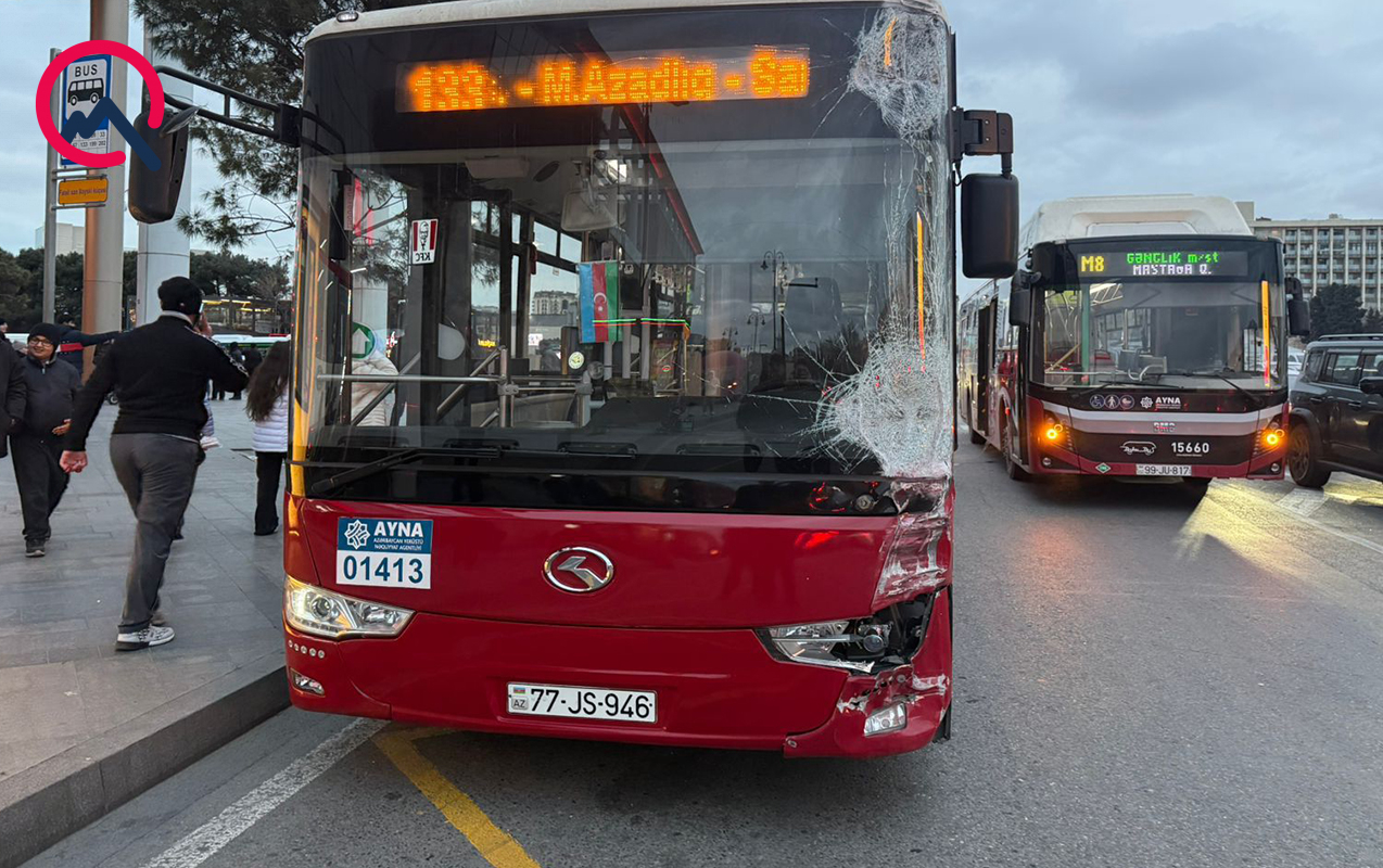 “Gənclik”də 2 marşrut avtobusu toqquşdu