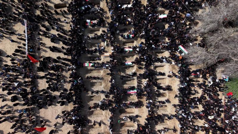 İranda məktəb hücumunun 165 qurbanı torpağa tapşırıldı - FOTOLAR