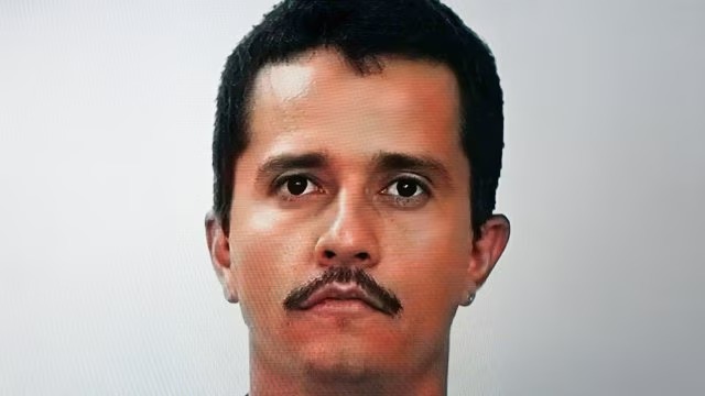 Narkobaron qızıl tabutda dəfn edilib