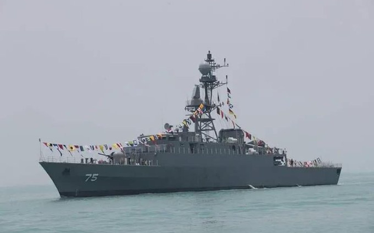 İran gəmisi sualtı qayıq hücumuna məruz qaldı - 80 nəfər həlak oldu