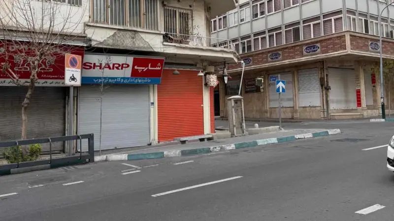 Tehran küçələri boş qalıb: şəhərdə nəzarət məntəqələri qurulub