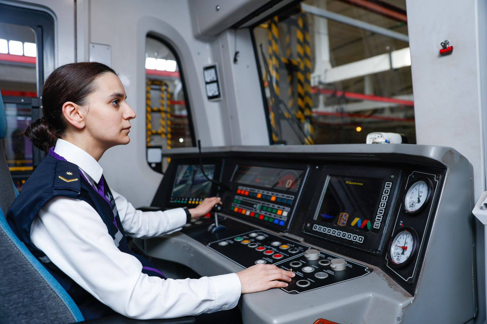 Bakı metrosunda üçüncü qadın maşinist işə başladı