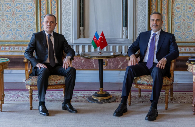 Azərbaycan və Türkiyə XİN başçıları İstanbulda görüşüb