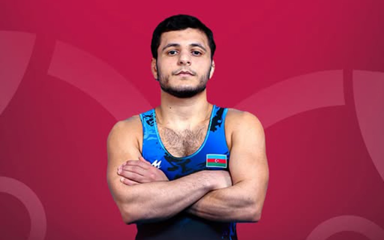 Erməni rəqibinə qalib gəlib medal qazandı