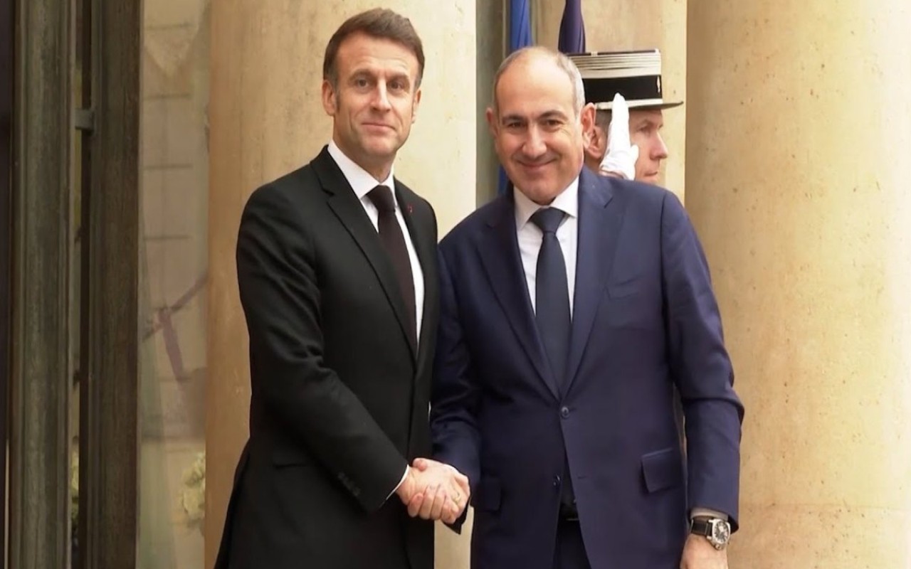 Paşinyan və Makron regiondakı vəziyyəti müzakirə etdi