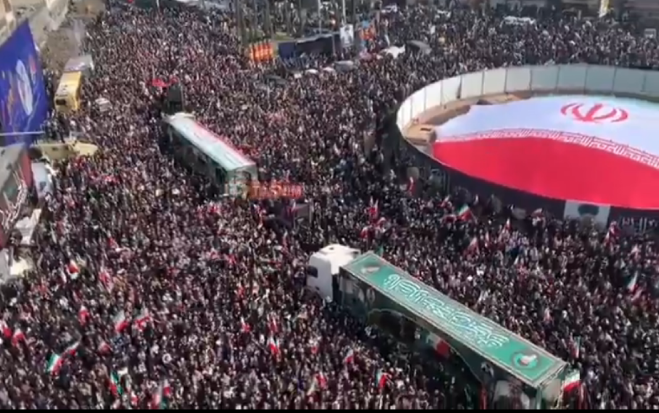 Tehranda hava zərbələri nəticəsində ölən rəsmilərlə vida mərasimi keçirilir