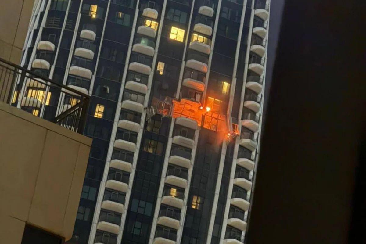 İran dronu Dubayda yaşayış binasına çırpıldı