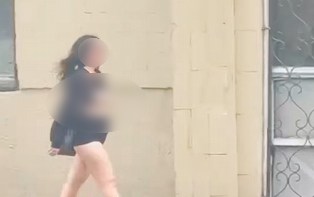 Bakıda yarıçılpaq gəzən qadın xəstəxanaya yerləşdirildi - VİDEO