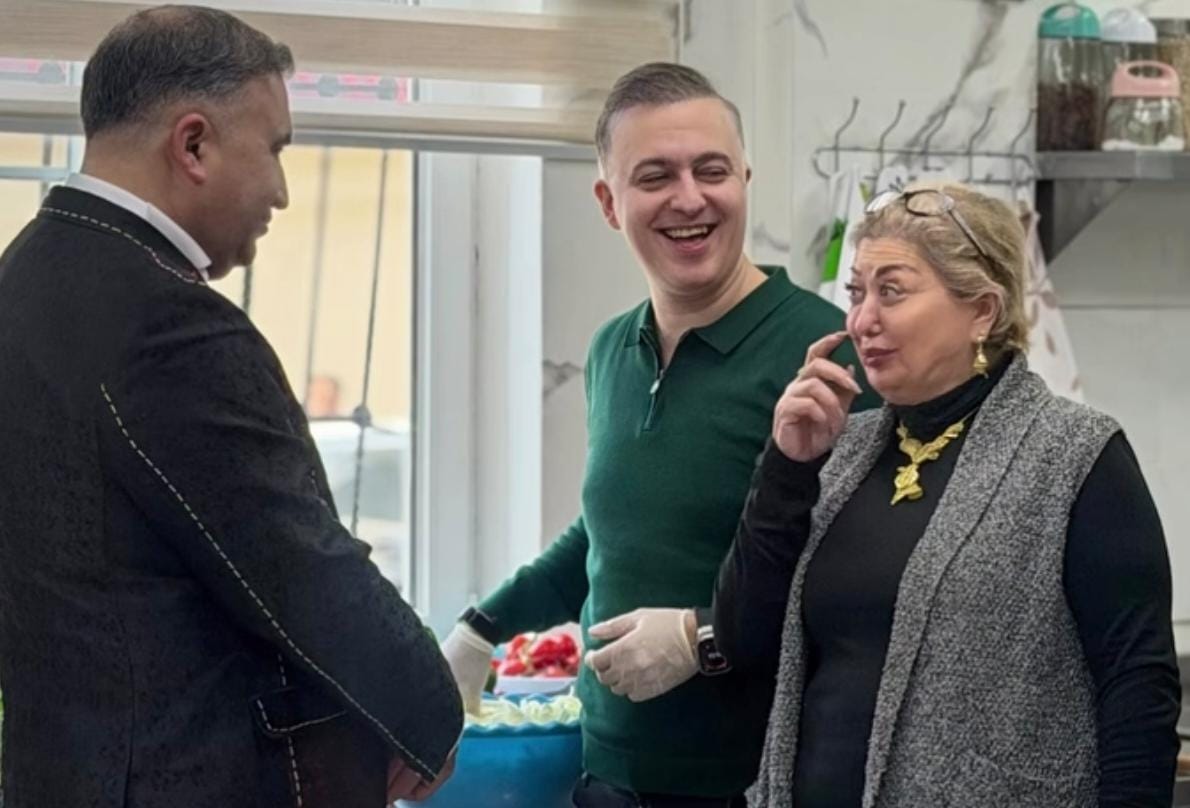 Hüseyn sığınacaqdakı uşaqlara yemək bişirdi - VİDEO