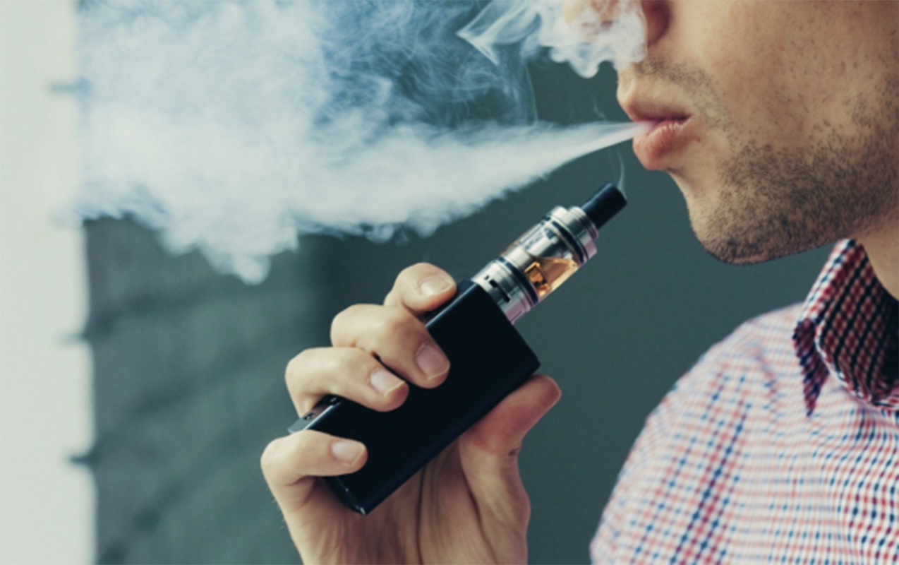 Küçədə elektron siqaret çəkənlər cərimələnəcək - Təsdiqləndi