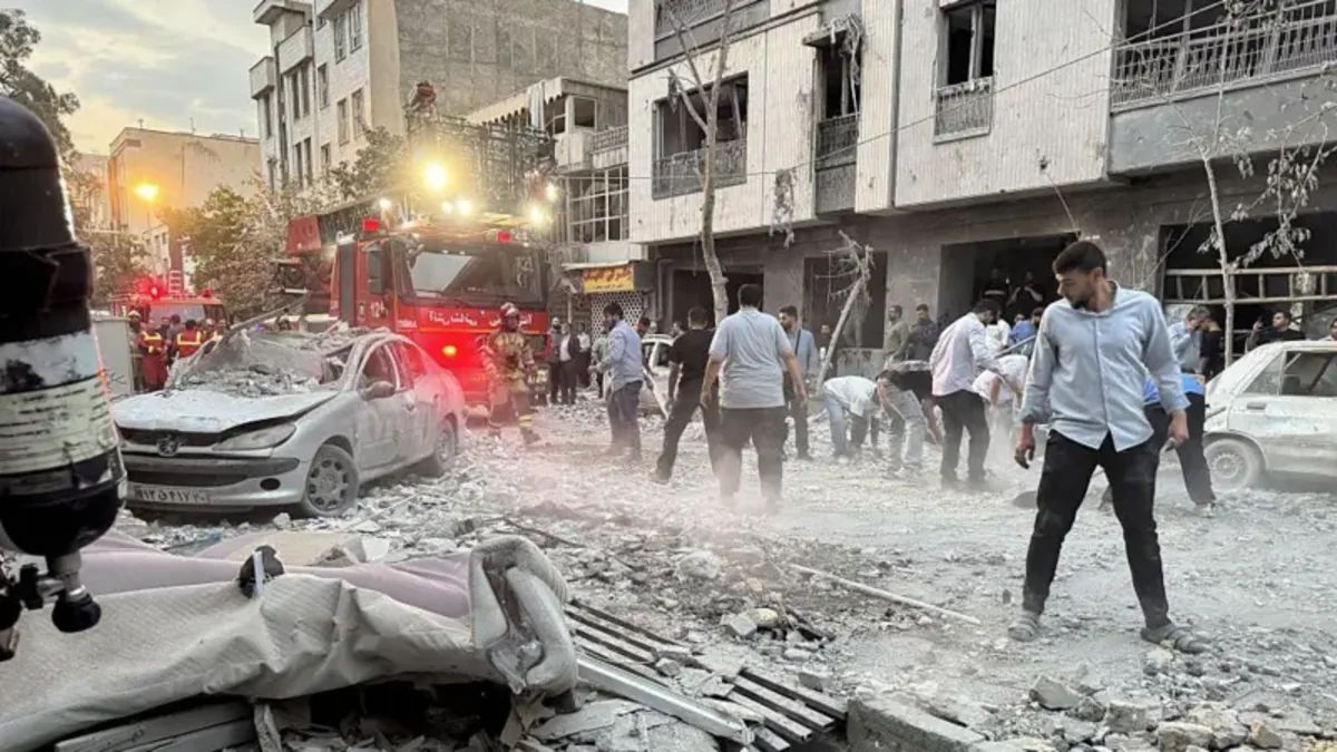 ABŞ və İsrailin hücumlarından sonra Tehranda minlərlə tikili dağılıb