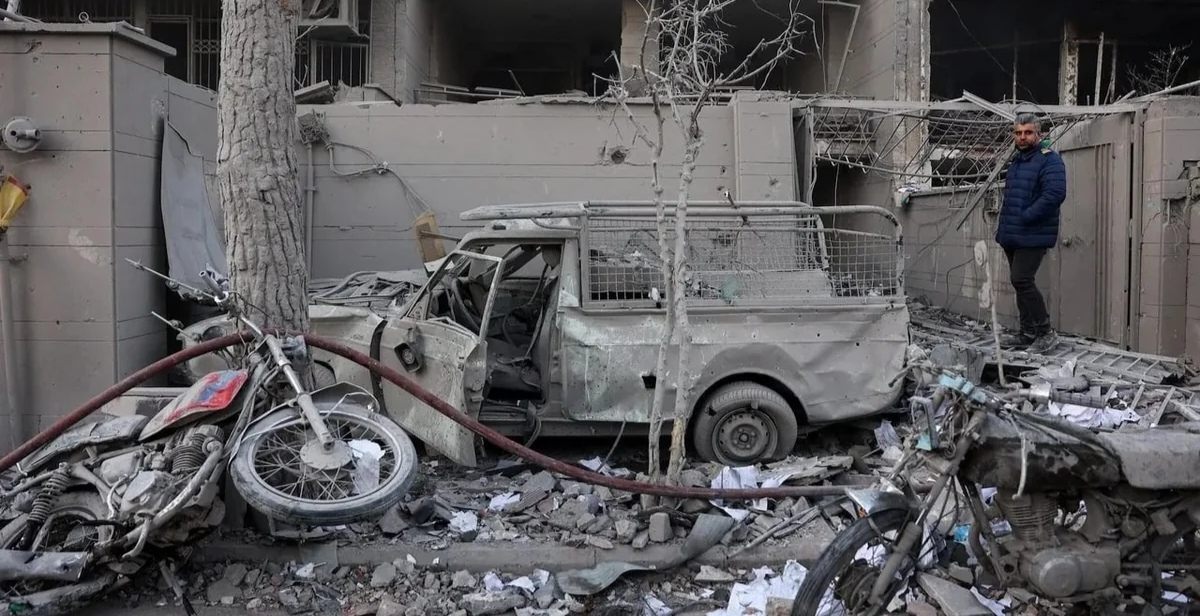 Şirazın yaşayış məntəqəsi bombalanıb, yaralılar var