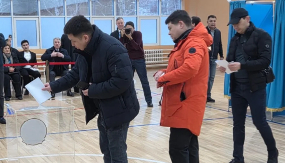 Qazaxıstanda referendumda seçici fəallığı 70 faizi üstələyib