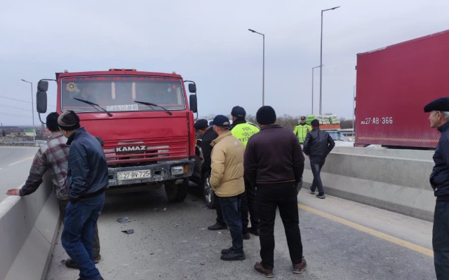 Xaçmaz-Quba yolunda qəza tıxac yaratdı