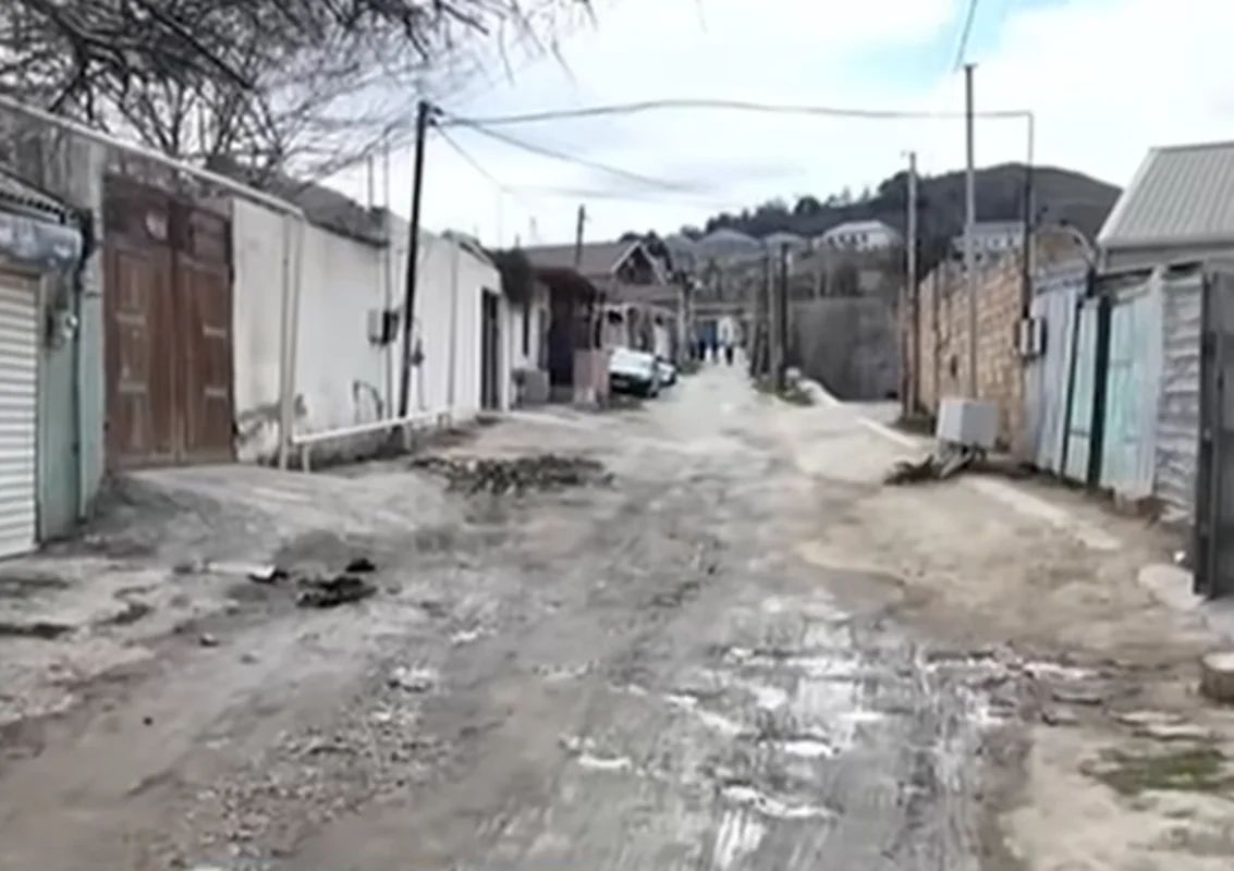 Bakıda və Abşeronda məhəllədaxili yollar bərbad vəziyyətdə: Məsuliyyət kimin üzərindədir? - VİDEO
