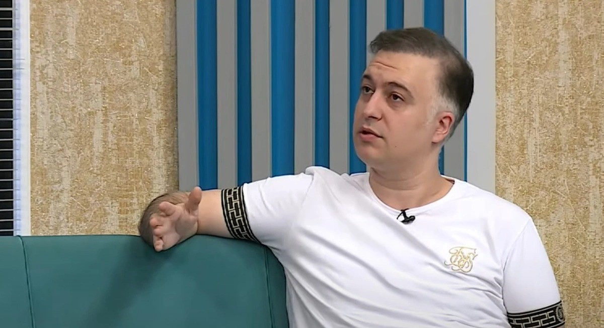 Hüseyn əsəbiləşdi: "Erməni kimi ifa etməyin"