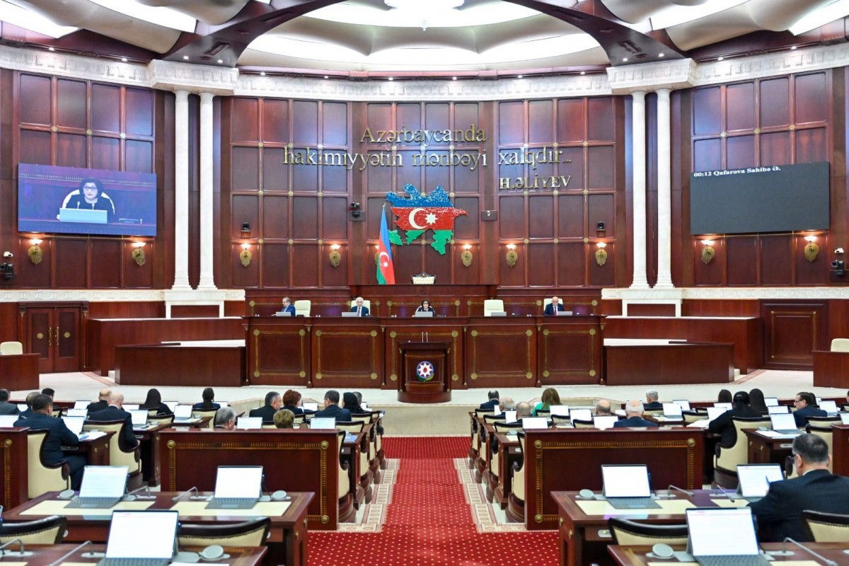 Milli Məclisin iclası başladı