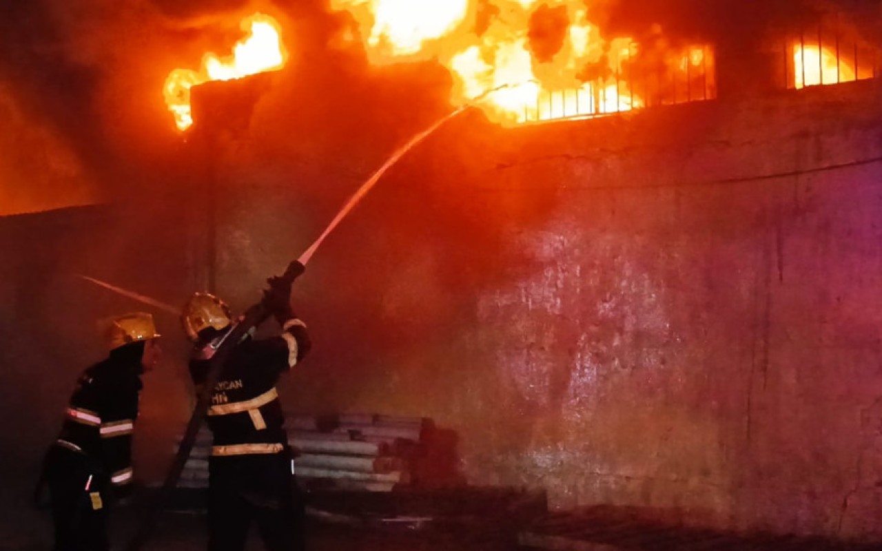 Baksol yolundakı yanğın davam edir