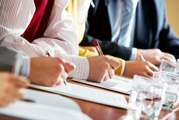 Bu müəllimlər 5 və ya 7 ildən bir attestasiyadan keçirilməlidir