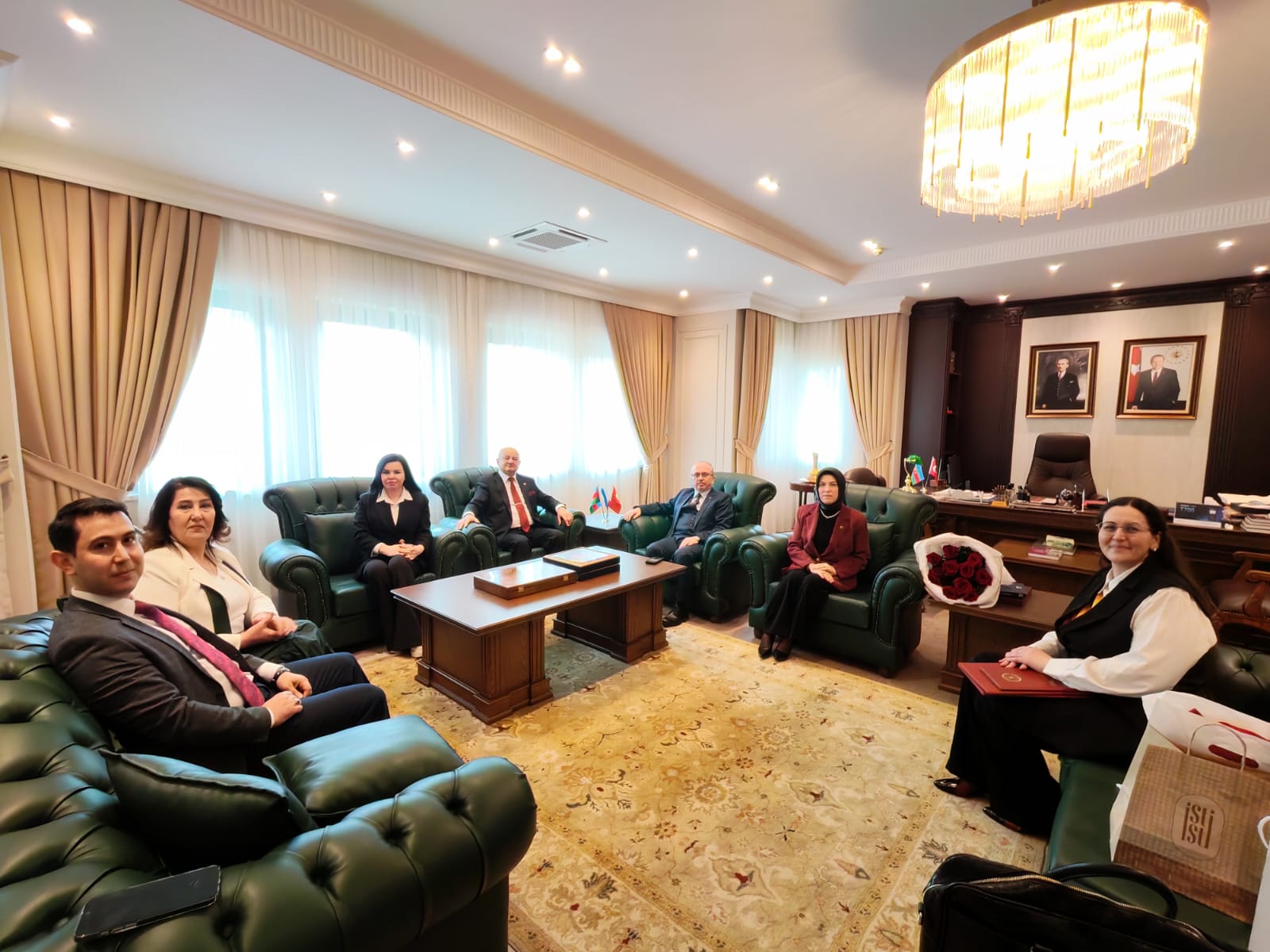 Azərbaycanlı yazıçı beynəlxalq akademiyanın fəxri professoru seçildi - FOTOLAR