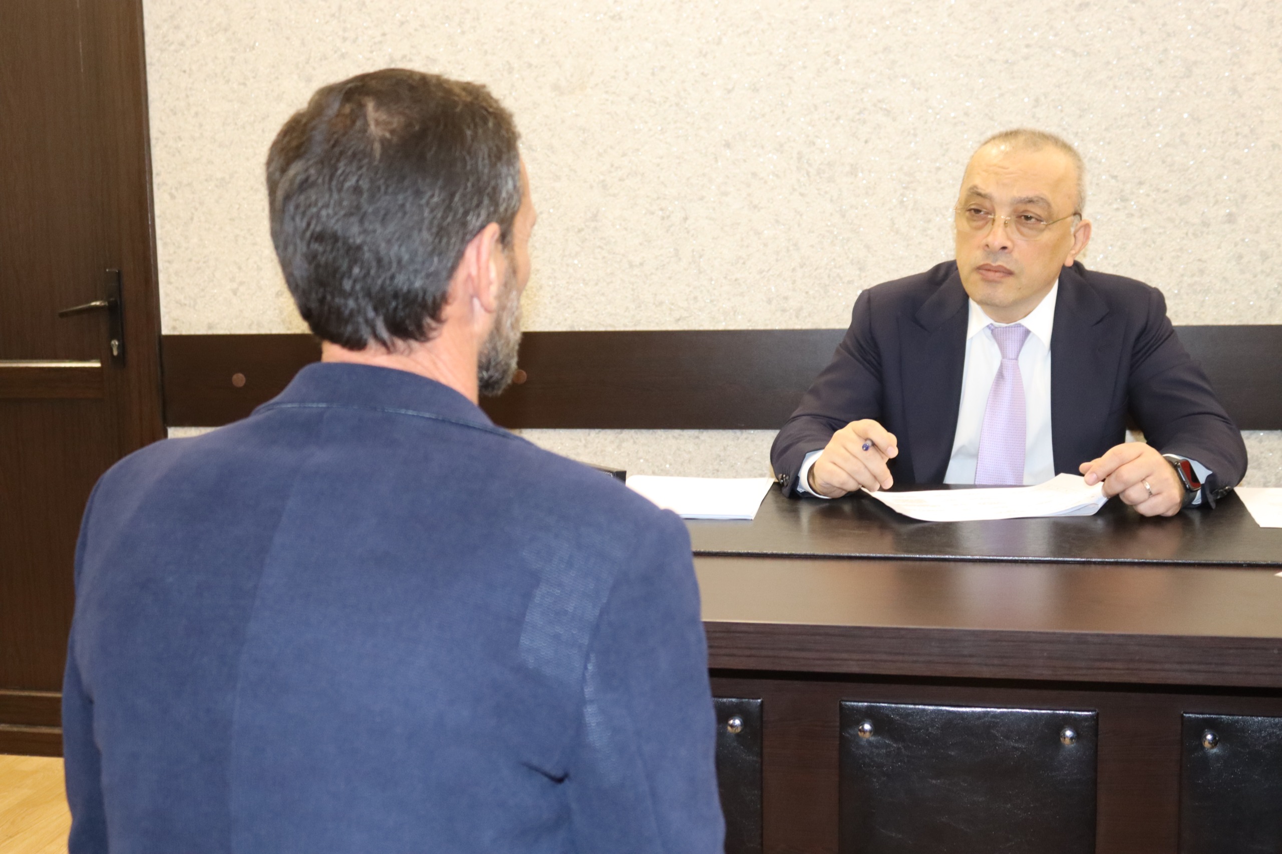 Zaur Mikayılov vətəndaşların müraciətlərini dinlədi