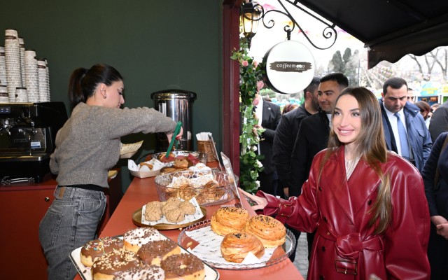 Alena Əliyeva Novruz yarmarkasında - FOTOLAR