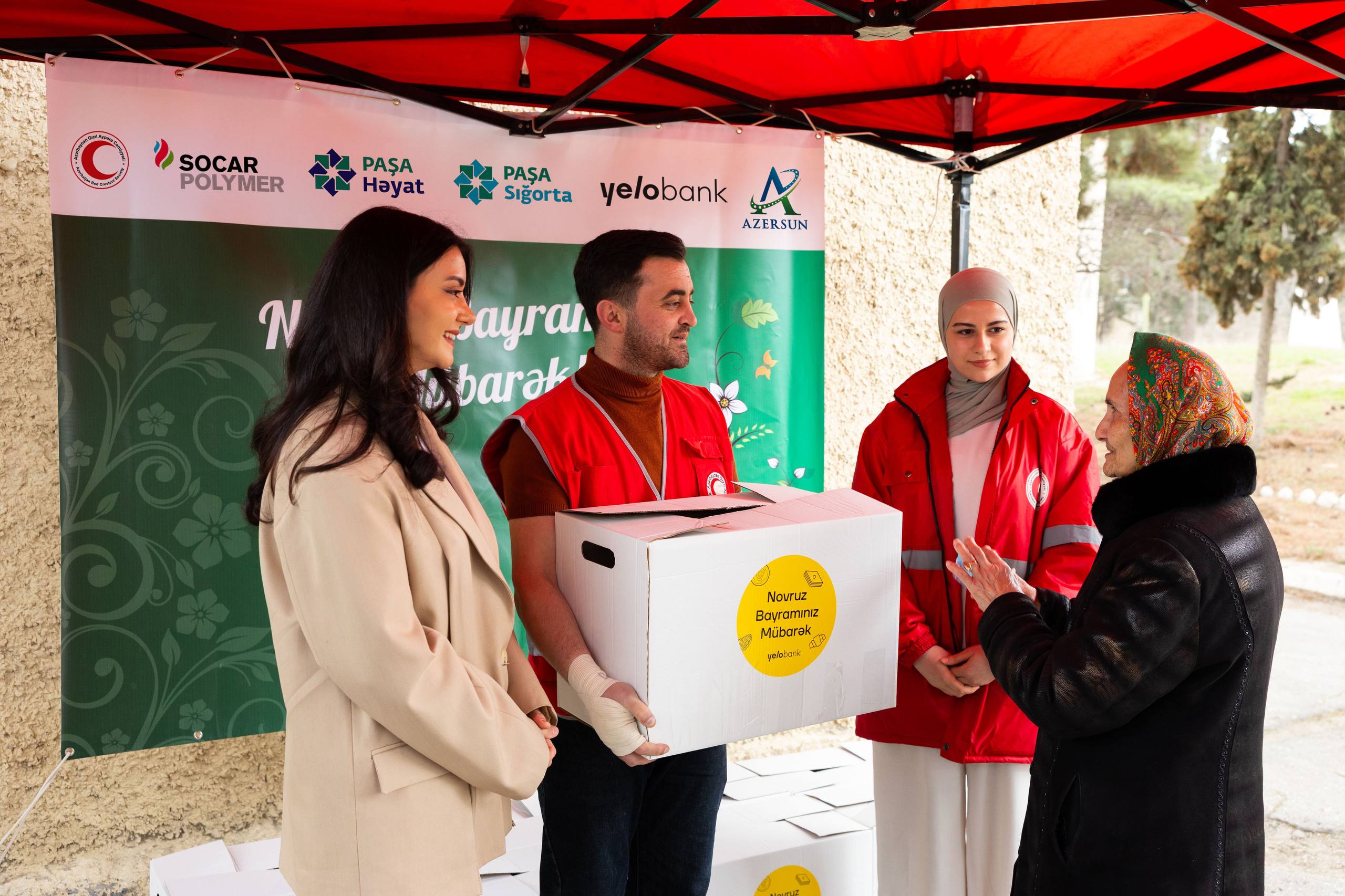 Yelo Bank-dan aztəminatlı ailələrə bayram sevinci