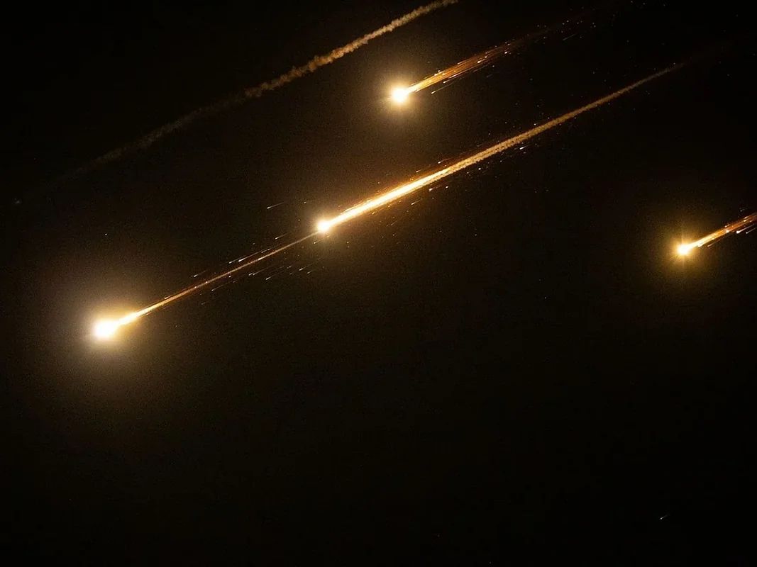 KİV: İran İsraildəki elektrik stansiyasına və neft emalı zavoduna zərbələr endirib