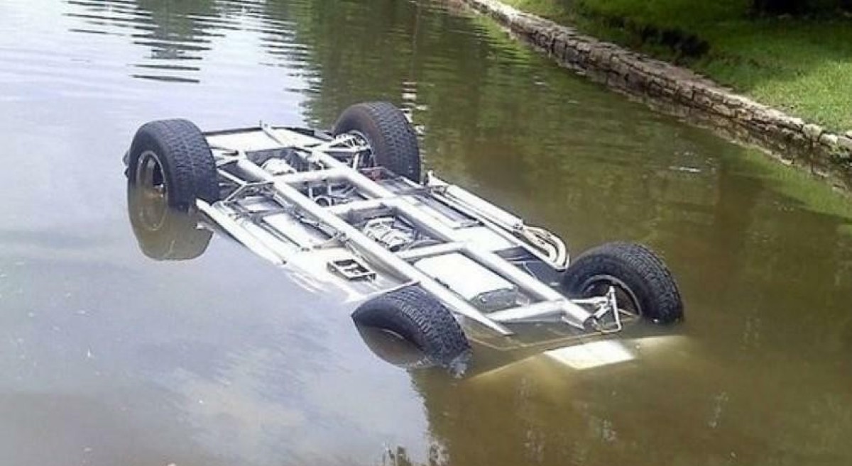 Neftçalada iki qardaş avtomobillə kanala düşərək ölüblər