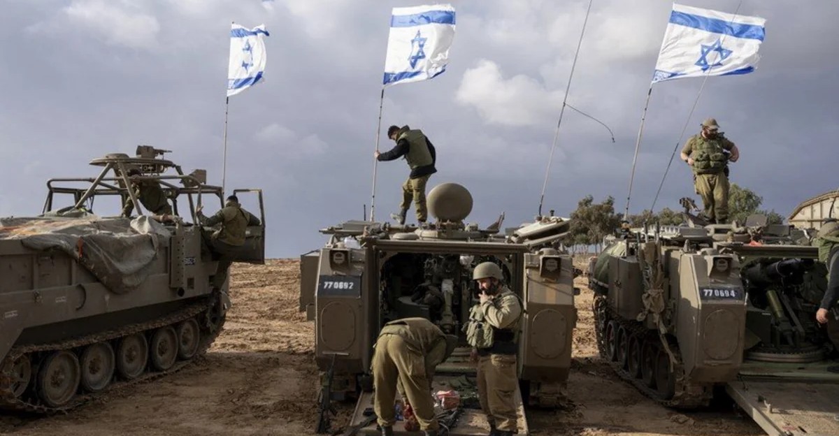 İsrail Suriyanın cənubundakı hərbi obyektlərə hücum edib