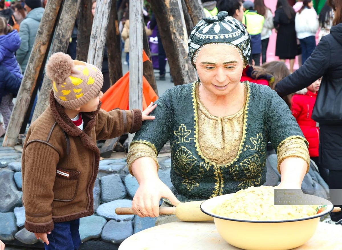 Paytaxt sakinləri Novruz bayramını qeyd edirlər - FOTOREPORTAJ