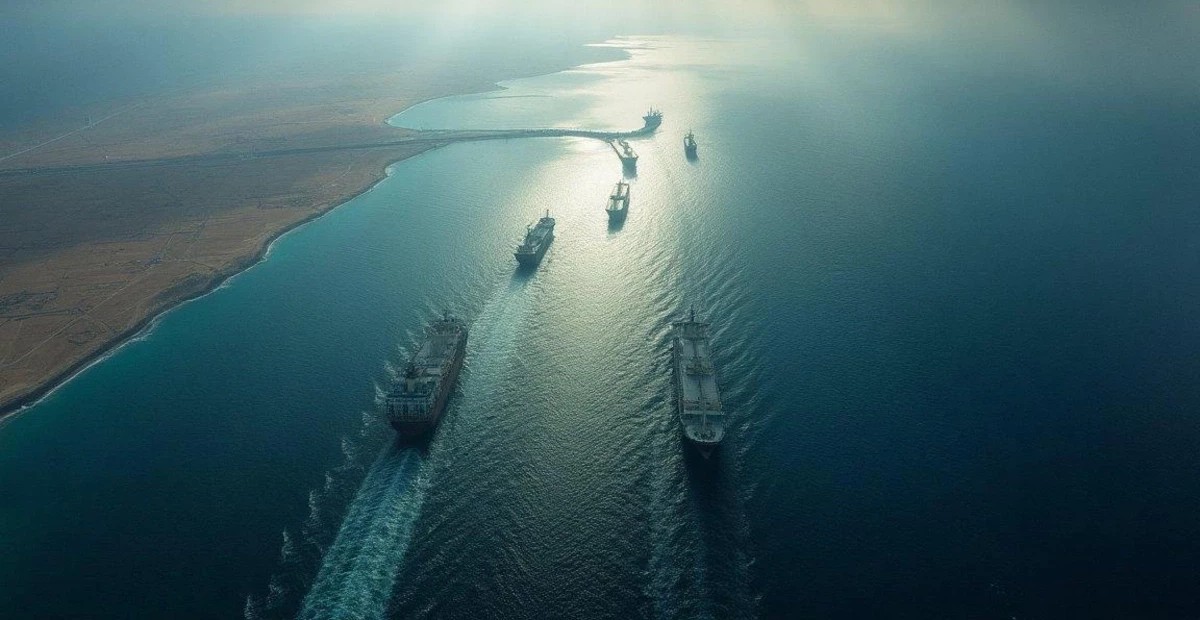 İran Hörmüz boğazından keçidlə bağlı məhdudiyyətləri açıqlayıb