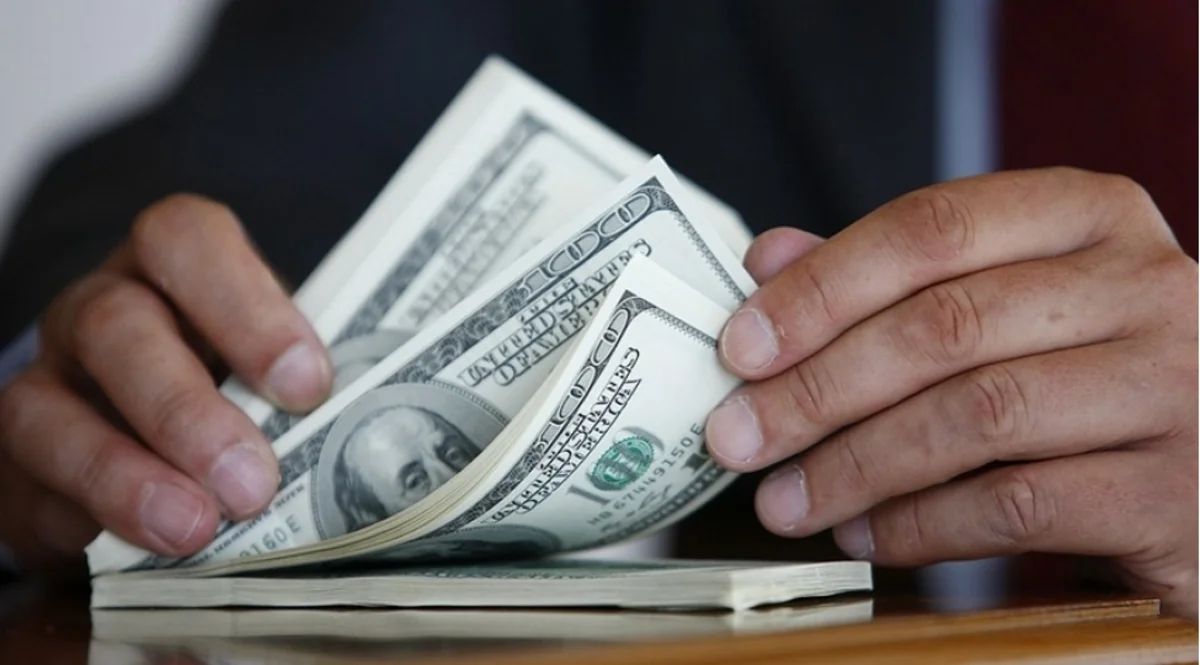 Rusiya neft sanksiyalarının yumşaldılmasından 2 milyard dollar qazanacaq