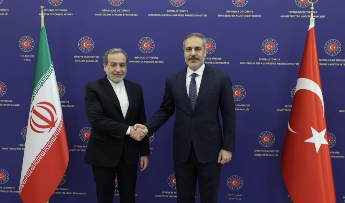 Abbas Əraqçi və Hakan Fidan Yaxın Şərqdəki vəziyyəti müzakirə ediblər