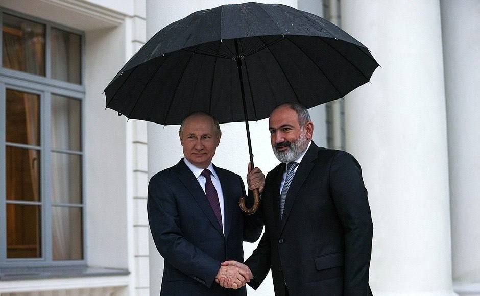 Paşinyan Putinə zəng edib