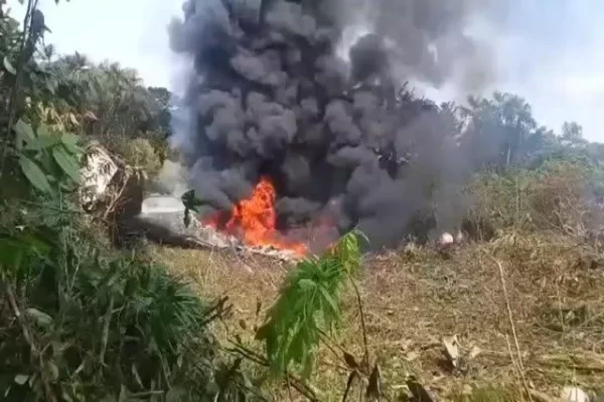 Kolumbiyada 100-dən çox hərbçini daşıyan təyyarə qəzaya uğrayıb