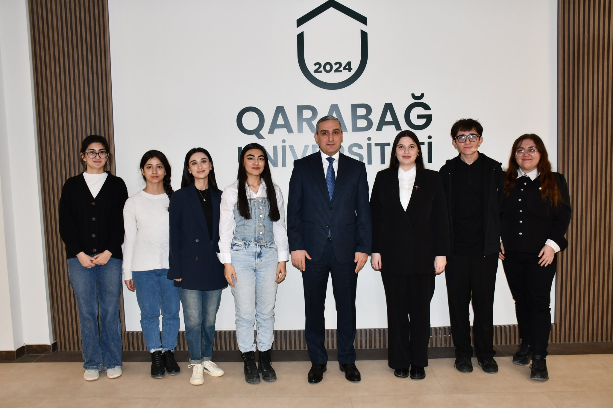 Qarabağ Universitetinin beynəlxalq müsabiqələrdə iştirak edəcək komandaları ilə görüş keçirilib - FOTOLAR