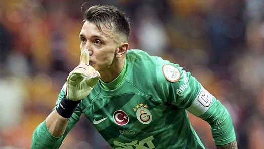 Fernando Muslera yenidən Uruqvay millisinə qayıdıb