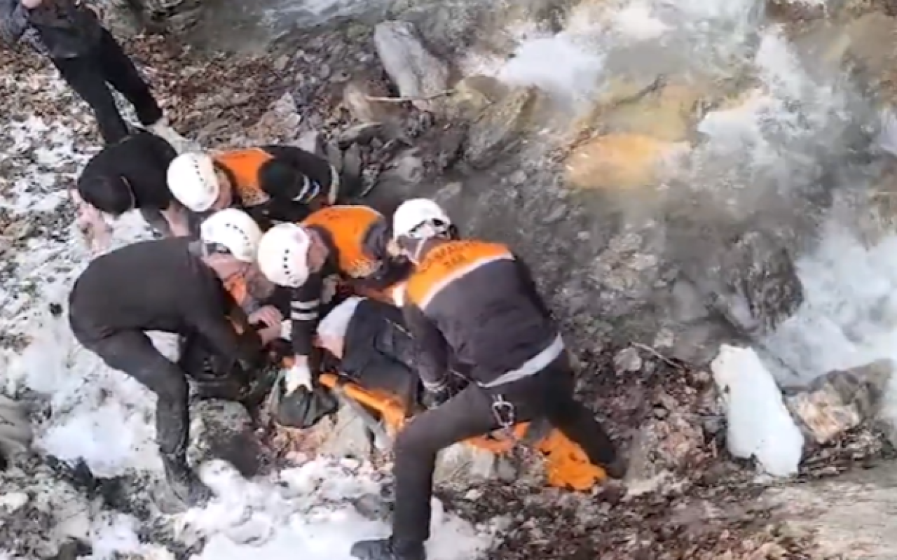 Qəbələdə 50 yaşlı kişi dağda yıxılaraq xəsarət aldı - VİDEO
