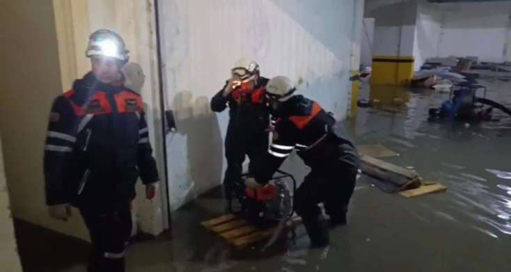 Su basmış ərazilərdən onlarla insan təxliyə edilib - VİDEO