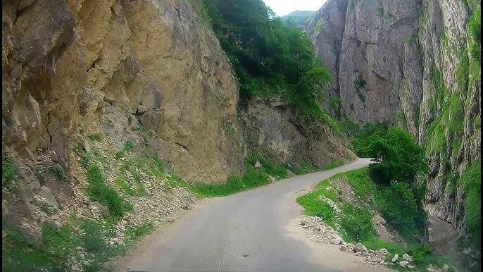 Bu yolda uçqun baş verdi - Hərəkət dayandırıldı