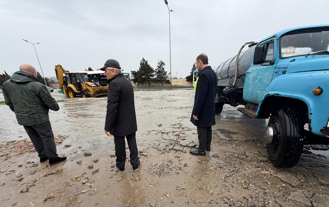 Şəhərin kommunal xidmətləri gücləndirilmiş iş rejimində çalışır - Fotolar