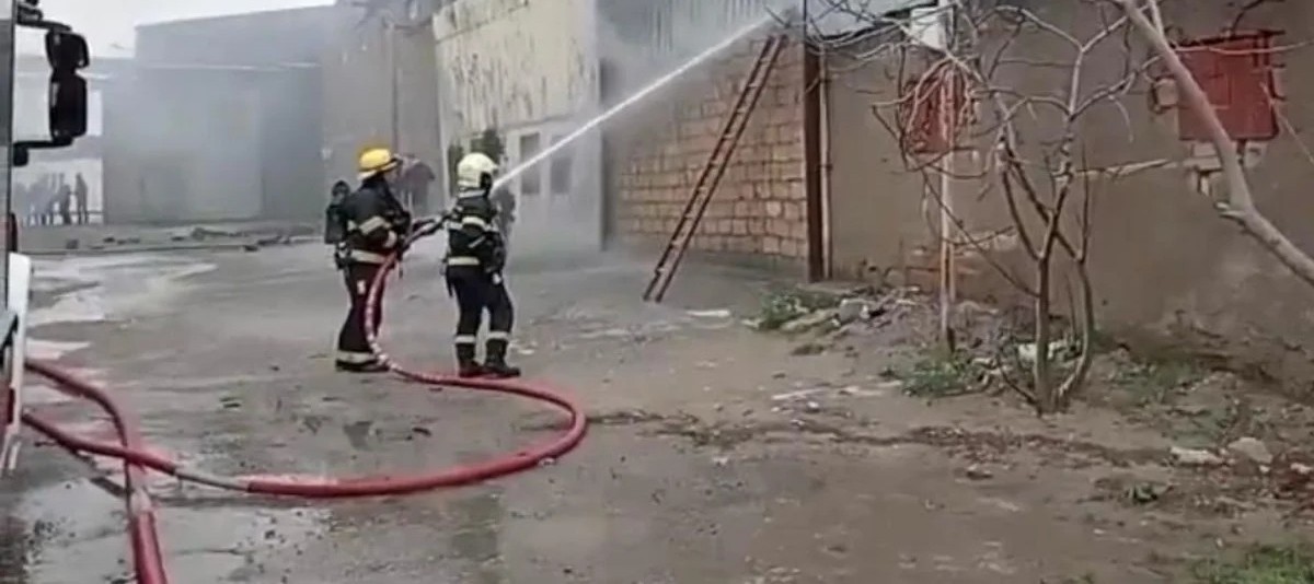 Binəqədidə yerləşən anbarda yanğın başlayıb - VİDEO