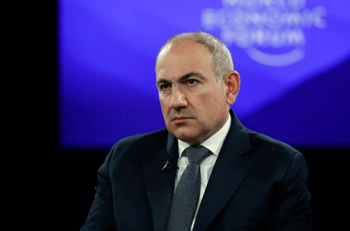 Kilsədə ibadət zamanı Paşinyanı vurmağa cəhdlə bağlı iki nəfər saxlanılıb