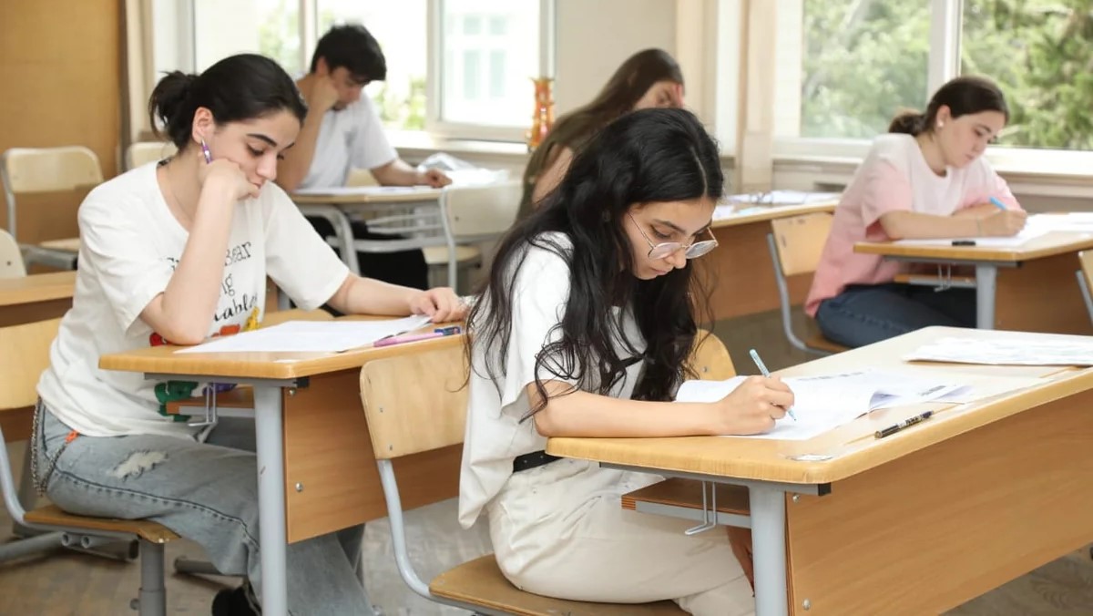 Bazar günü 50 minə yaxın şagird üçün buraxılış imtahanı keçiriləcək