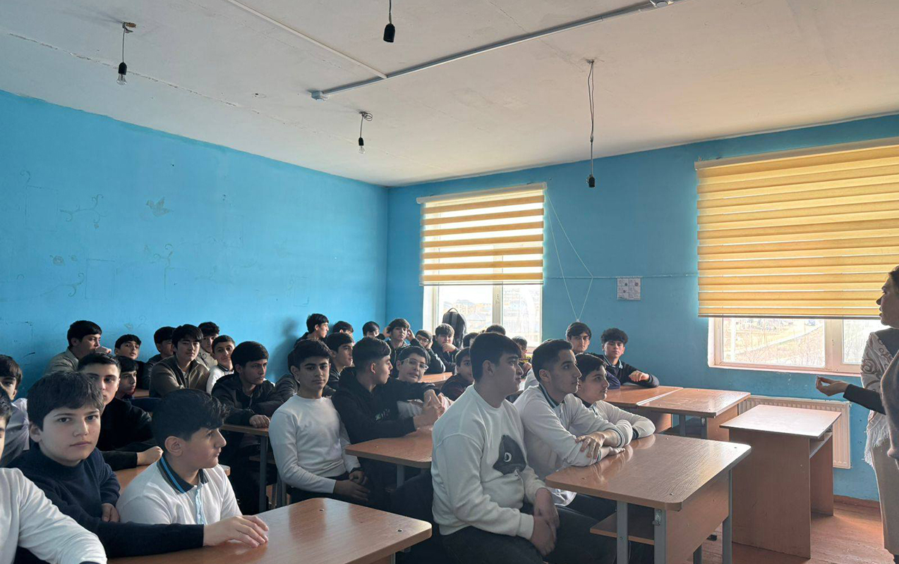 Məktəbin binasında çatlar yarandı - Tədris dayandırıldı