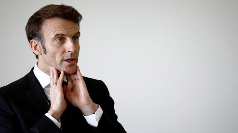 Makron: Hörmüz boğazının hərbi əməliyyat yolu ilə açılması real deyil