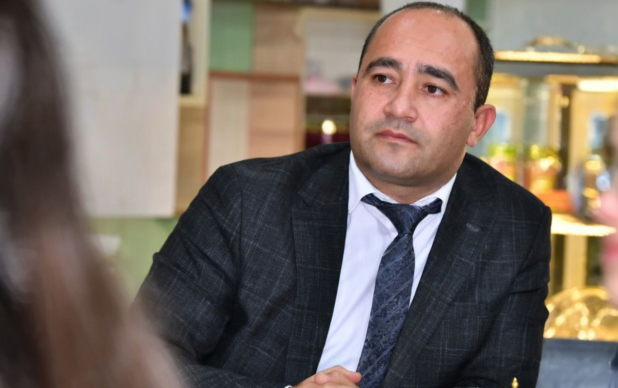 Azərbaycanda deputat gizli görüşdə yaxalandı: Əri gələndə pəncərədən qaçdı